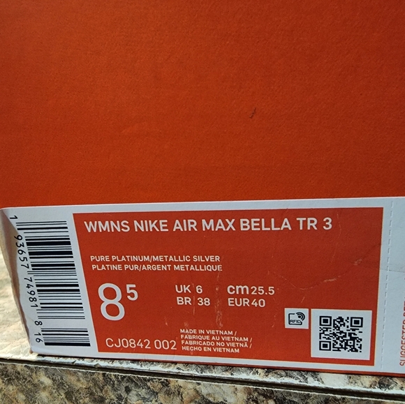 Nike Air Max Bella TR3 Womens Running Shoe in White w Silver Detail sz 8-1/2 M - Picture 6 of 6